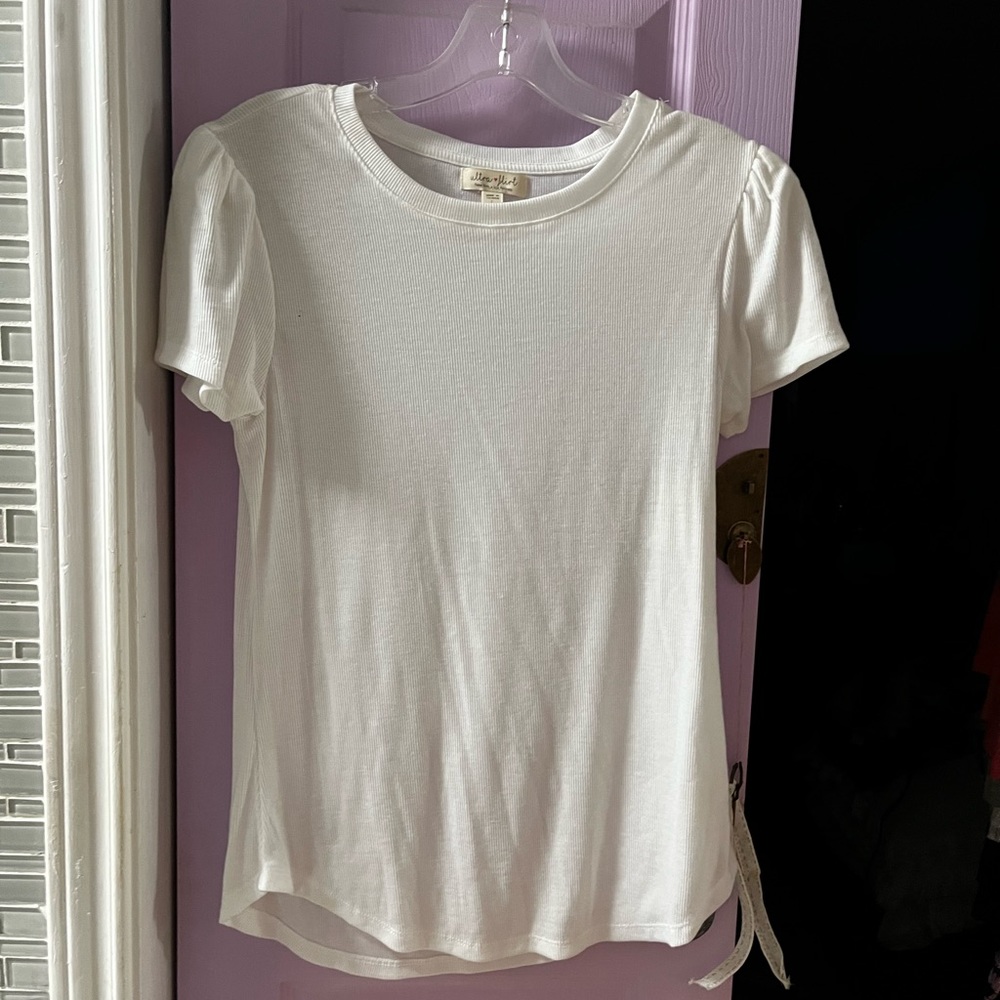 White tee